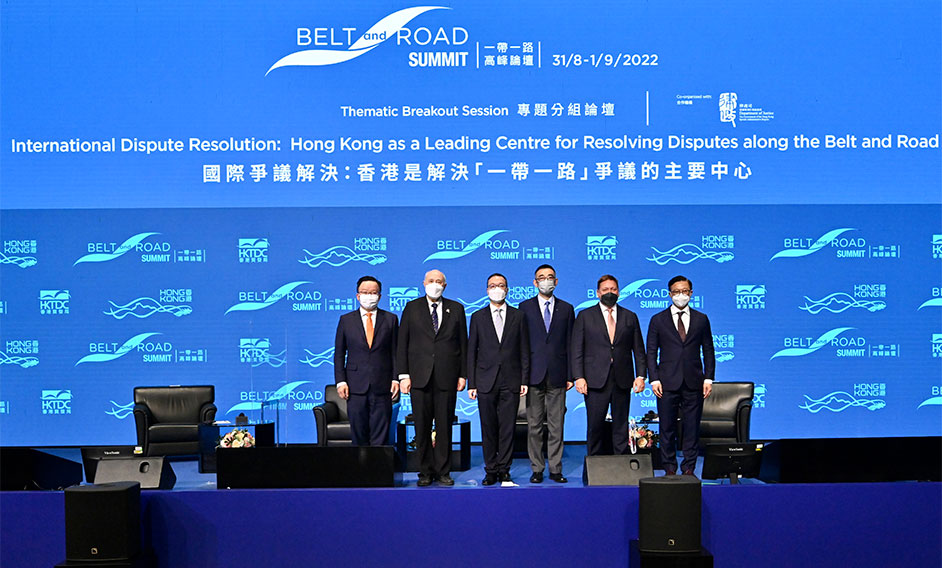 The Secretary for Justice, Mr Paul Lam, SC (third left); the Deputy Secretary for Justice, Mr Cheung Kwok-kwan (first right); the Panel Chair, Dr Anthony Neoh (second left); and speakers Mr Nick Chan (first left), Dr Thomas So (third right) and Mr Justin D'Agostino (second right) attend the Belt and Road Summit's thematic breakout session titled “International Dispute Resolution: Hong Kong as a leading centre for resolving disputes along the Belt and Road” today (August 31).