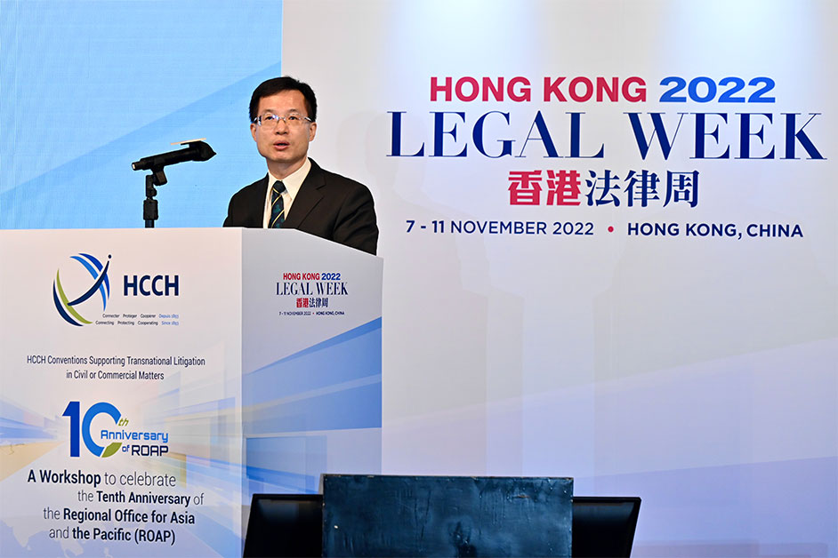 The five-day Hong Kong Legal Week 2022, an annual flagship event of the Department of Justice, continued today (November 8). Photo shows the Representative of Regional Office for Asia and the Pacific (ROAP) of the Hague Conference on Private International Law (HCCH) Professor Zhao Yun, giving a keynote speech on ROAP: Milestones and Look Ahead at HCCH Conventions Supporting Transnational Litigation in Civil or Commercial Matters: A Workshop to celebrate the Tenth Anniversary of the ROAP.