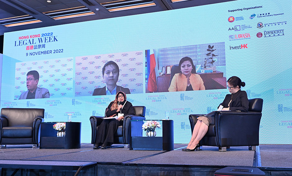 The five-day Hong Kong Legal Week 2022, an annual flagship event of the Department of Justice, continued today (November 9). Photo shows the Chief Executive Officer of the eBRAM International Online Dispute Resolution Centre, Ms Emmanuelle Ta (right); Trade Analyst of the Ministry of Trade, Indonesia, Ms Gusmalinda Sari (left); the Executive Director of the Office for Alternative Dispute Resolution, Department of Justice, the Philippines, Ms Irene D T Alogoc (right on screen); Legal Counsel of Thailand Arbitration Center Mr Visit Sriwattanapanya (centre on screen) and the Director of the Department for General Economic Issues and Integration Studies, Central Institute for Economic Management, Ministry of Planning and Investment, Vietnam, Mr Nguyen Anh Duong (left on screen) at session 3 on ASEAN Guidelines on ODR & Experience sharing from ODR Providers at the Workshop on ASEAN Online Dispute Resolution: ODR in Facilitating Cross-Border Trade and Investment for ASEAN and Hong Kong Businesses.