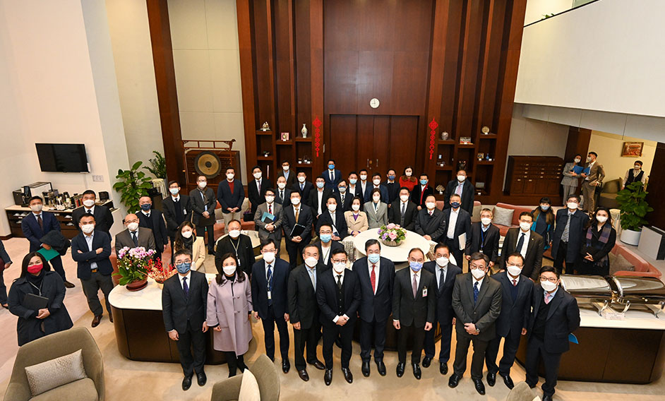 The Deputy Secretary for Justice, Mr Cheung Kwok-kwan, attended the Ante Chamber exchange session at the Legislative Council (LegCo) today (February 15). Photo shows Mr Cheung (first row, fifth left); the President of the LegCo, Mr Andrew Leung (first row, sixth left); the Secretary for Constitutional and Mainland Affairs, Mr Erick Tsang Kwok-wai (first row, fifth right); the Secretary for Financial Services and the Treasury, Mr Christopher Hui (first row, fourth left); the Secretary for Commerce and Economic Development, Mr Algernon Yau (first row, third right); the Secretary for Labour and Welfare, Mr Chris Sun (first row, first right), with LegCo Members before the meeting.