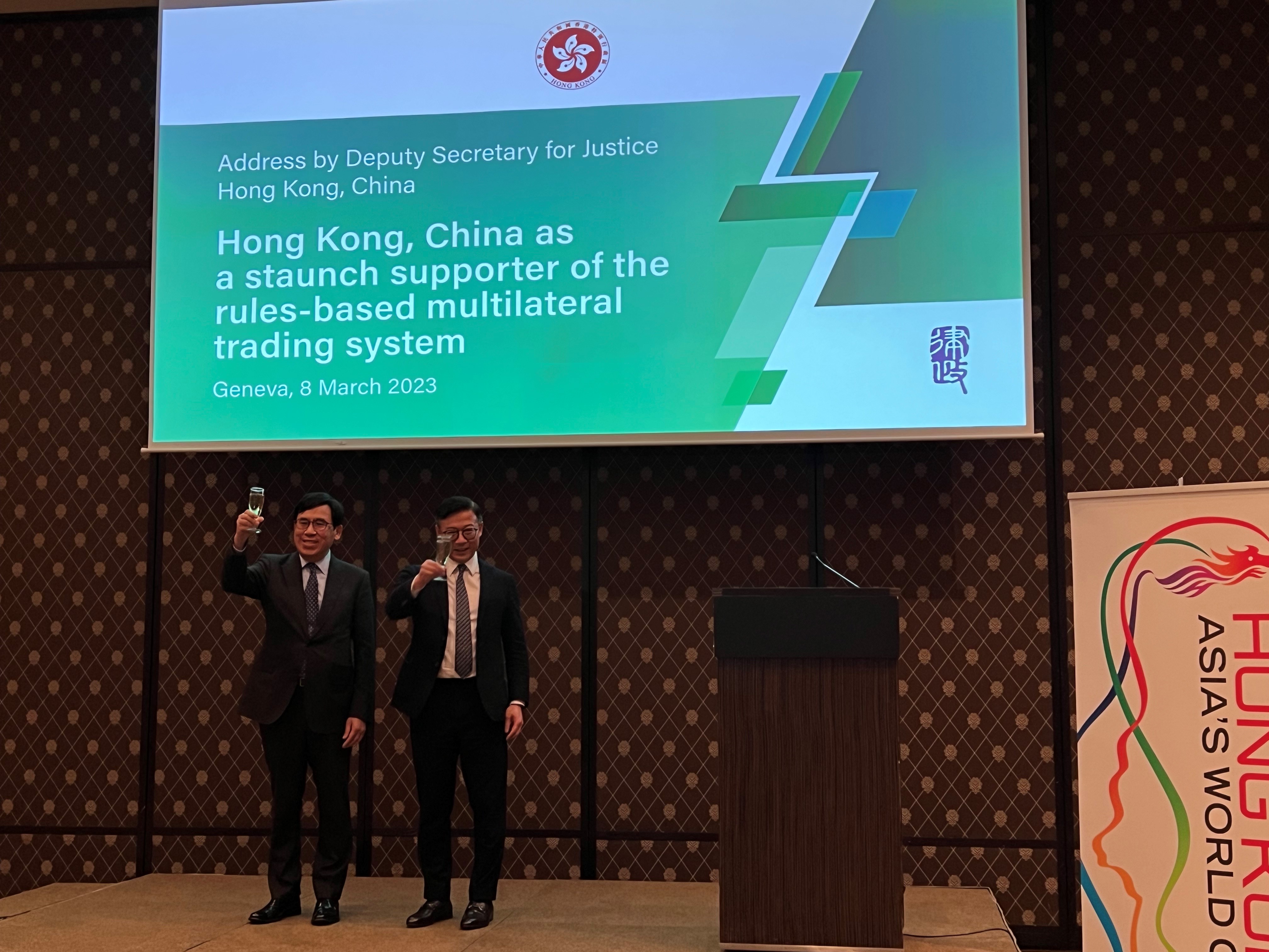The Deputy Secretary for Justice, Mr Cheung Kwok-kwan, on March 8 (Geneva time) attended in Geneva, Switzerland, a reception hosted by the Hong Kong Economic and Trade Office in Geneva. Photo shows Mr Cheung (right) and the Permanent Representative of the Hong Kong Special Administrative Region of China to the World Trade Organization, Mr Laurie Lo (left), at the toasting ceremony.