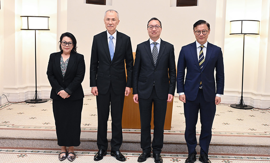 The Department of Justice of the Hong Kong Special Administrative Region and the Supreme Court of Brunei Darussalam signed a Memorandum of Cooperation today (May 4) to strengthen their co-operation on issues relating to dispute avoidance and resolution. Photo shows the Secretary for Justice, Mr Paul Lam, SC (second right), and the Deputy Secretary for Justice, Mr Cheung Kwok-kwan (first right), at the signing ceremony with the Chief Justice of the Supreme Court of Brunei Darussalam, Dato Seri Paduka Steven Chong Wan Oon (second left), and the Consul General of Brunei Darussalam in Hong Kong, Mrs Ainatol Zahayu Mohammad (first left).