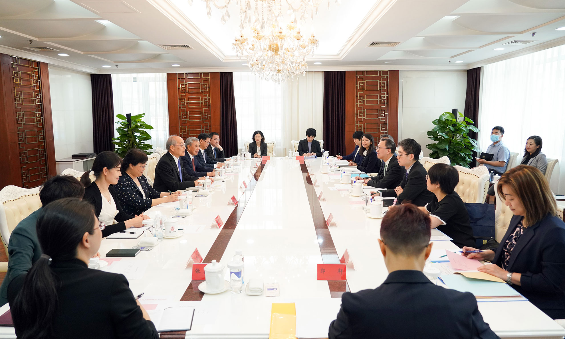 The Secretary for Justice, Mr Paul Lam, SC (fourth right), calls on the Supreme People's Court and meets with its President, Mr Zhang Jun (fourth left), on the morning of May 29 in Beijing. Photo shows both sides in the meeting.