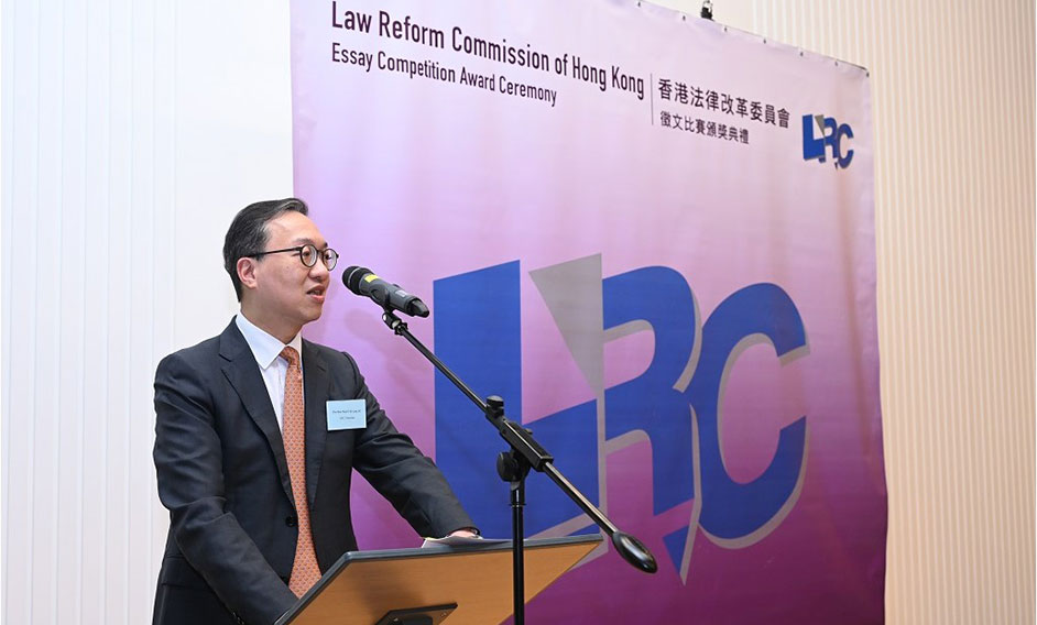七名法律學生憑出色法律改革論文獲得表揚