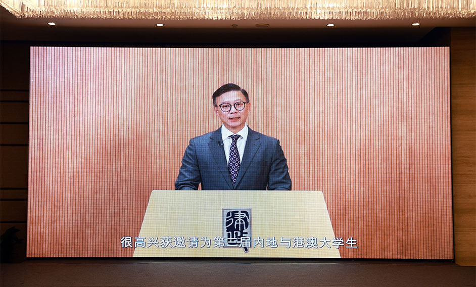 The Deputy Secretary for Justice, Mr Cheung Kwok-kwan, delivers a video speech at the launching ceremony of the Third Invitational Moot Arbitration Competition for Mainland, Hong Kong and Macao university students today (July 21).