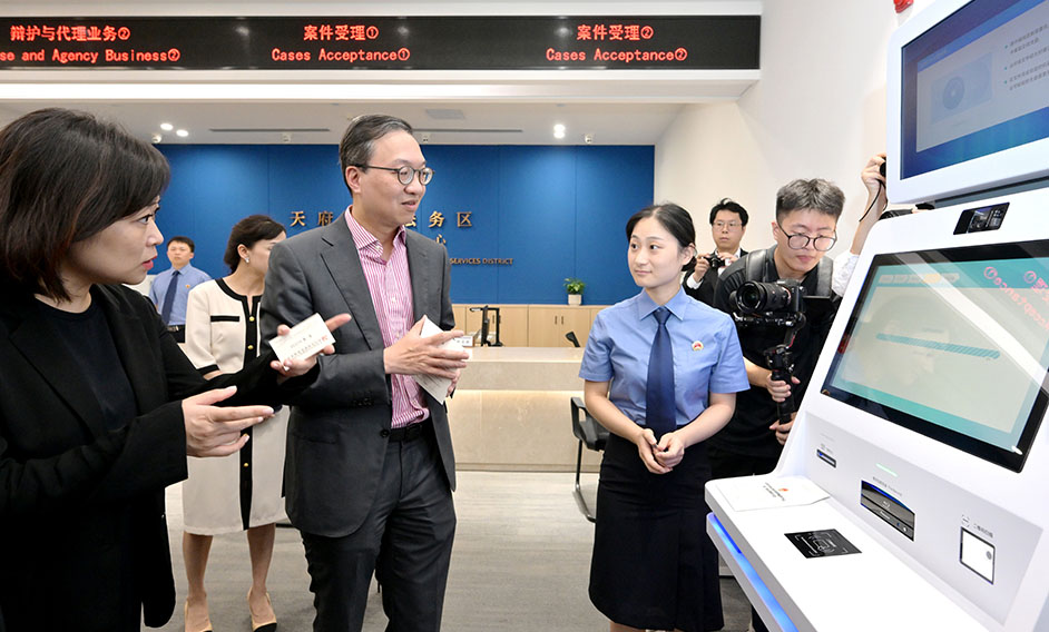 The Secretary for Justice, Mr Paul Lam, SC, led a delegation from Hong Kong's legal and dispute resolution sector to visit Tianfu Central Legal Services District in Chengdu on August 23. Photo shows Mr Lam (centre) being briefed on Tianfu Central Legal Services District.