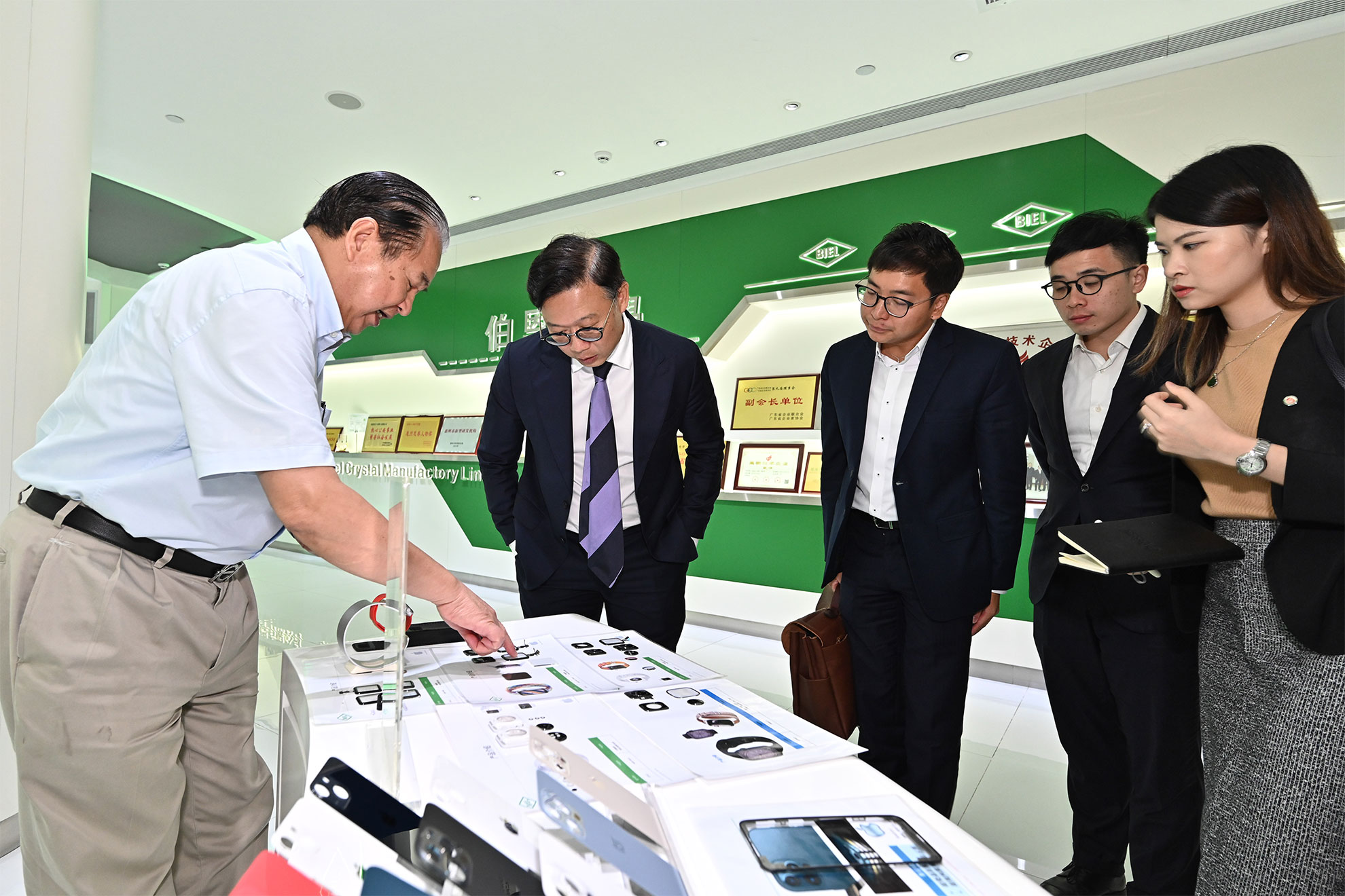DSJ leads delegation of young lawyers to visit Biel Crystal's Science and Technology Park in Huizhou