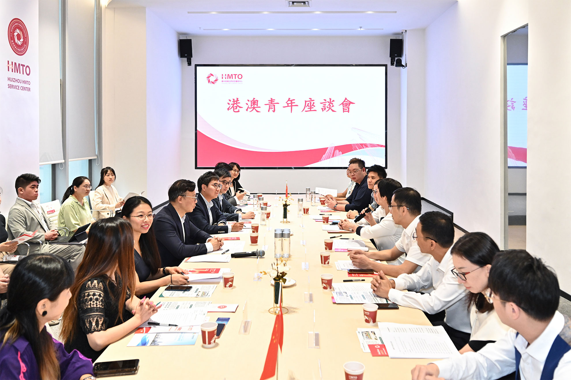 The Deputy Secretary for Justice, Mr Cheung Kwok-kwan, leading a delegation comprising young lawyers and law students, today (September 8) visited the Huizhou Zhongkai Hong Kong-Macao Youth Entrepreneurship Base. Photo shows Mr Cheung (fourth left) and the delegation meeting with the Executive Deputy Head of the United Front Work Department of the CPC Huizhou Municipal Committee, the Director of Bureau of Taiwan, Hong Kong and Macao Affairs of Huizhou Municipality, Ms Zhong Yonglan (fifth right).