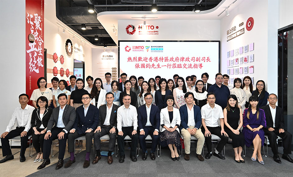 The Deputy Secretary for Justice, Mr Cheung Kwok-kwan, leading a delegation comprising young lawyers and law students, today (September 8) visited the Huizhou Zhongkai Hong Kong-Macao Youth Entrepreneurship Base. Photo shows Mr Cheung (first row, centre), the Executive Deputy Head of the United Front Work Department of the CPC Huizhou Municipal Committee, the Director of Bureau of Taiwan, Hong Kong and Macao Affairs of Huizhou Municipality, Ms Zhong Yonglan (first row, sixth right), and the delegation.