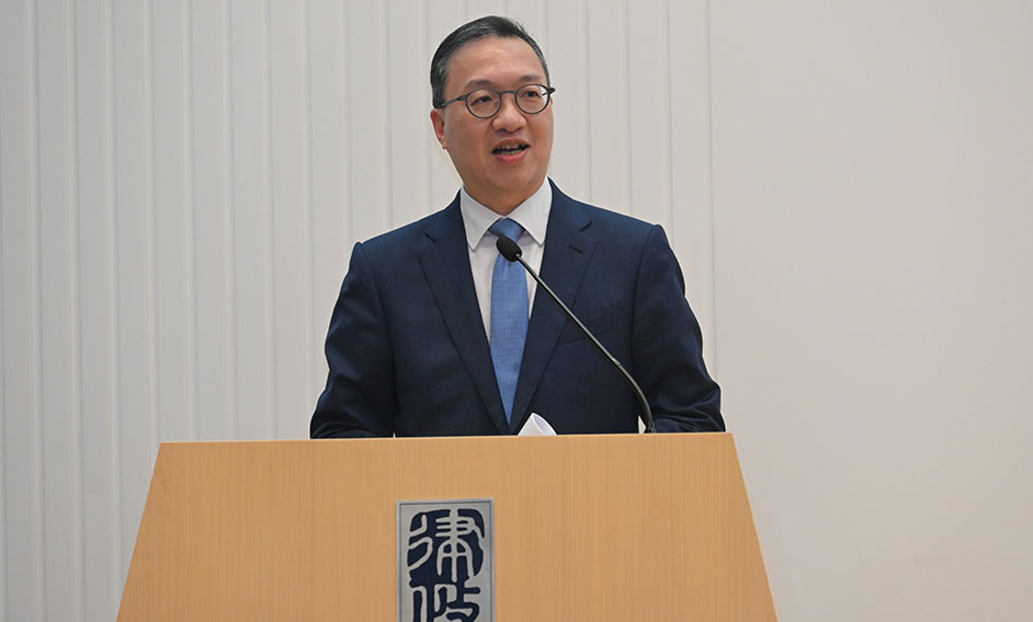 The Secretary for Justice, Mr Paul Lam, SC, delivers a speech at the prize presentation ceremony of the Law Drafting Competition 2023 today (September 28).