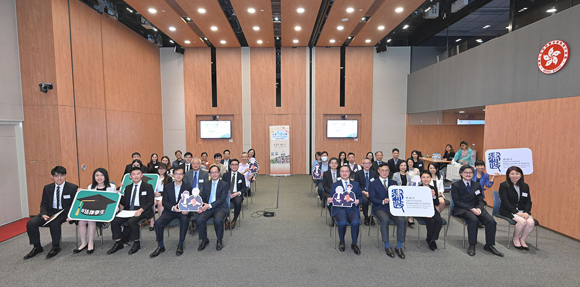 The prize presentation ceremony for the Law Drafting Competition 2023 organised by the Department of Justice was held today (September 28). Photo shows the Secretary for Justice, Mr Paul Lam, SC (first row, fifth right); the Deputy Secretary for Justice, Mr Cheung Kwok-kwan (first row, fourth right); and other guests and participants at the ceremony.