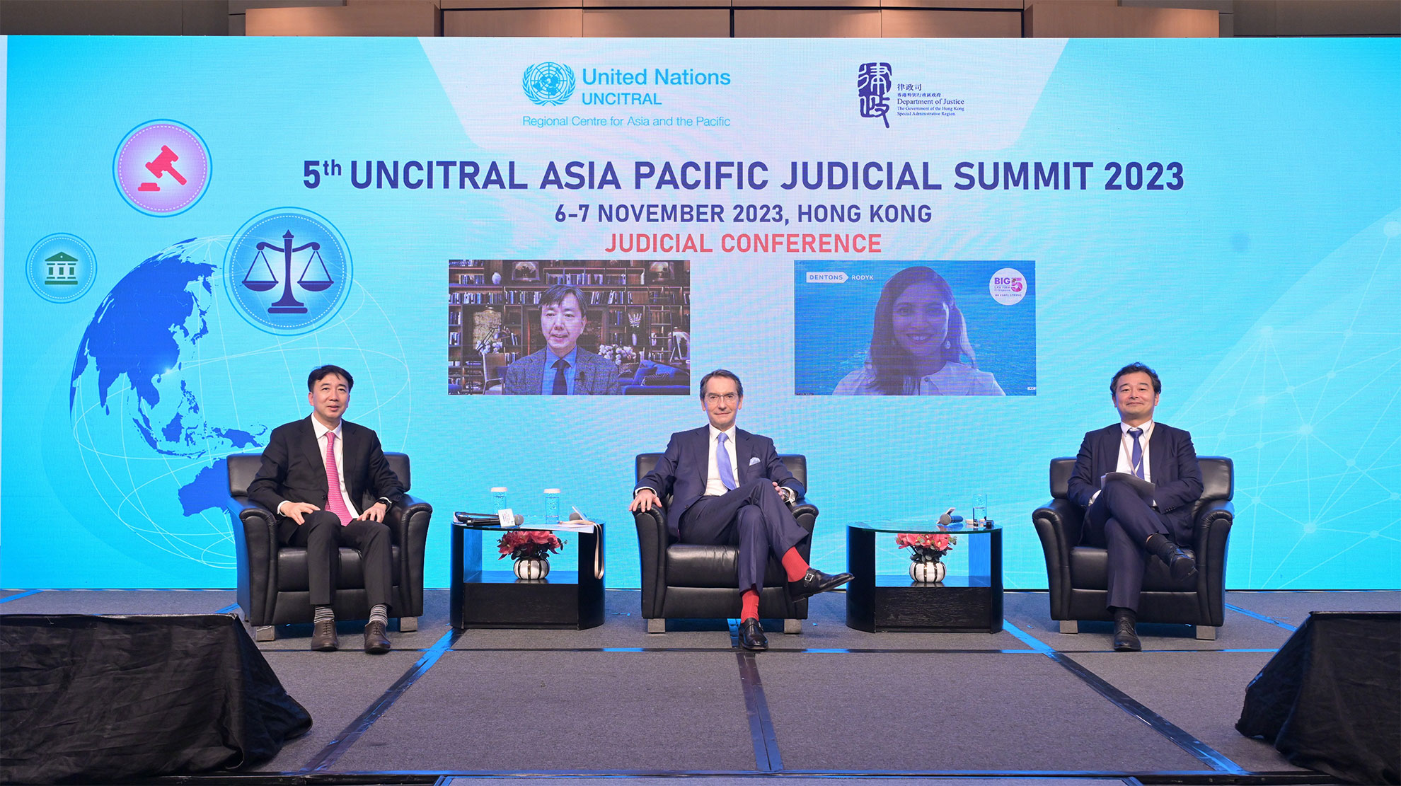 The five-day Hong Kong Legal Week 2023, an annual flagship event of the legal sector and the Department of Justice, themed "Onward & Forward: Connecting the World" began today (November 6). Photo shows (from left) Senior Legal Officer of the United Nations Commission on International Trade Law (UNCITRAL) Mr Lee Jae Sung; Professor of Law of the Seoul National University of the Republic of Korea Dr Lee Jaemin (left on screen); Judge of the Court of First Instance of the High Court The Honourable Mr Justice Jonathan Russell Harris; Partner of the Dentons Rodyk of Singapore Ms Ipshita Chaturvedi (right on screen); and Legal Officer of UNCITRAL Mr Takashi Takashima at panel session 3 on UNCITRAL's Recent Work on Dispute Resolution (Digital Economy, Insolvency and Climate Change) at the 5th UNCITRAL Asia Pacific Judicial Summit - Judicial Conference.