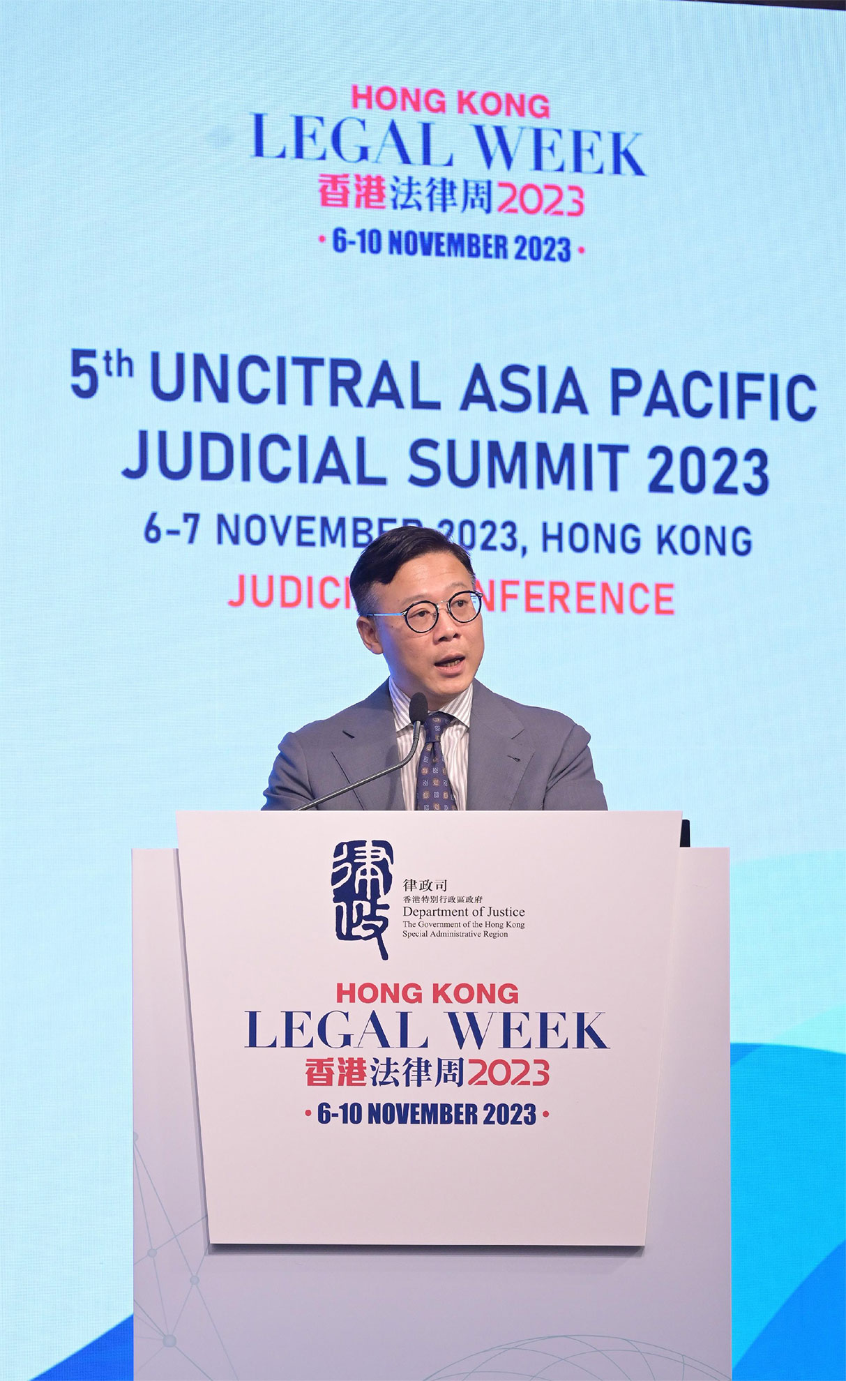 The Deputy Secretary for Justice, Mr Cheung Kwok-kwan, delivers closing remarks at the 5th UNCITRAL Asia Pacific Judicial Summit - Judicial Conference under the Hong Kong Legal Week 2023 today (November 6).