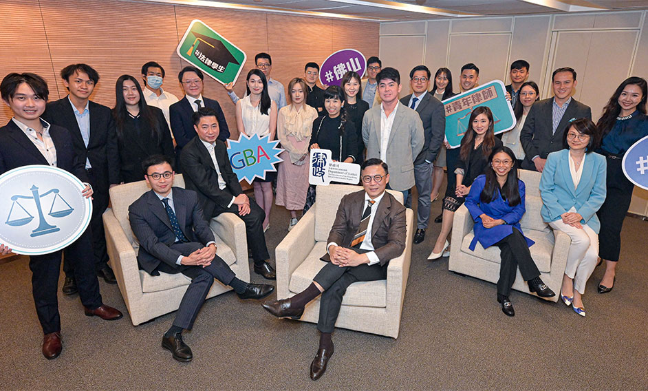 The Deputy Secretary for Justice, Mr Cheung Kwok-kwan, will lead a delegation of young lawyers comprising more than 30 members to visit two cities in the Guangdong-Hong Kong-Macao Greater Bay Area, Shenzhen and Foshan, tomorrow (November 16). Photo shows Mr Cheung (front row, centre) and members of the delegation at the pre-trip briefing.