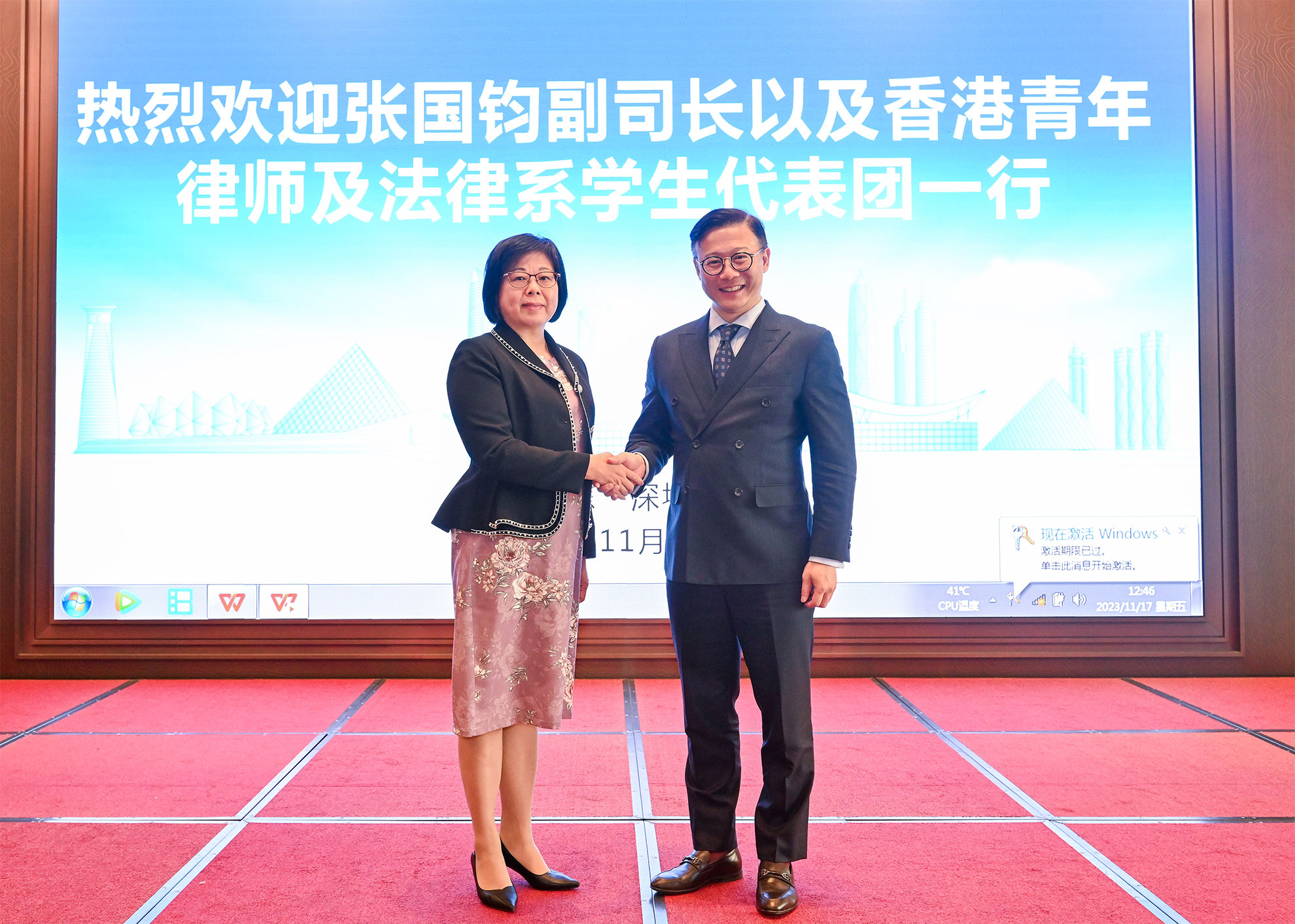 The Deputy Secretary for Justice, Mr Cheung Kwok-kwan, and a delegation of young lawyers led by him today (November 17) finished the first stop, Shenzhen, of their visit to Mainland cities of the Greater Bay Area. Photo shows Mr Cheung (right) meeting with the Director of the Justice Bureau of Shenzhen Municipality, Ms Jiang Xiaowen (left).