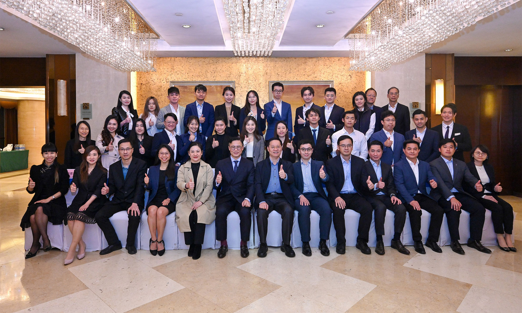 The Deputy Secretary for Justice, Mr Cheung Kwok-kwan, and a delegation of young lawyers led by him today (November 18) finished the last stop, Foshan, of their visit to Mainland cities of the Greater Bay Area. Photo shows Mr Cheung (first row, sixth left), the delegation and Member of the Standing Committee of the Foshan Municipal Committee of the Communist Party of China and the Head of the United Front Work Department of the Foshan Municipal Committee of the Communist Party of China Mr Ding Xifeng (first row, seventh left) before dinner.
