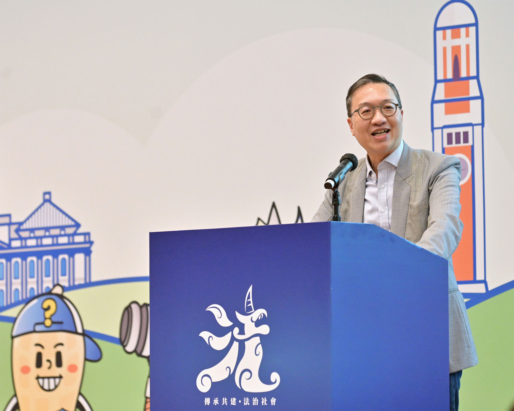 Themed "Rule of Law Education Stars", the first phase of the Rule of Law Education Train-the-Leaders Programme organised by the Department of Justice successfully concluded today (December 2). Photo shows the Secretary for Justice, Mr Paul Lam, SC, delivering his speech at the closing ceremony of the programme.