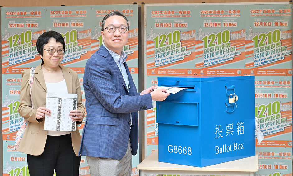 SJ casts vote in 2023 District Council Ordinary Election and meets the media