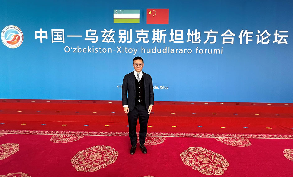 The Deputy Secretary for Justice, Mr Cheung Kwok-kwan, led a Hong Kong Special Administrative Region delegation to participate in a forum on China-Uzbekistan co-operation in Urumqi, Xinjiang today (January 22). Photo shows Mr Cheung at the forum.