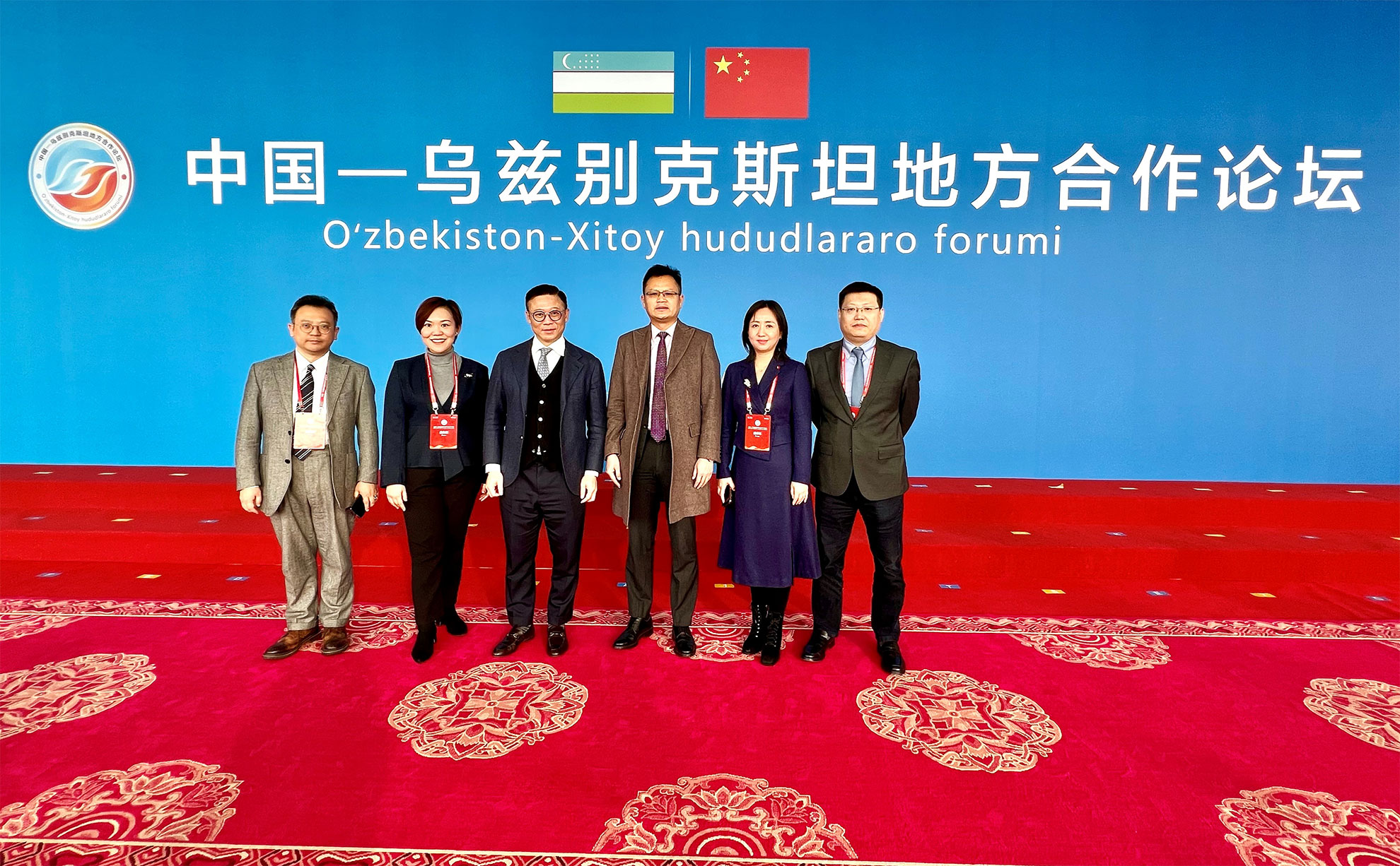 The Deputy Secretary for Justice, Mr Cheung Kwok-kwan, led a Hong Kong Special Administrative Region delegation to participate in a forum on China-Uzbekistan co-operation in Urumqi, Xinjiang today (January 22). Photo shows Mr Cheung (third left) and members of the delegation at the forum.