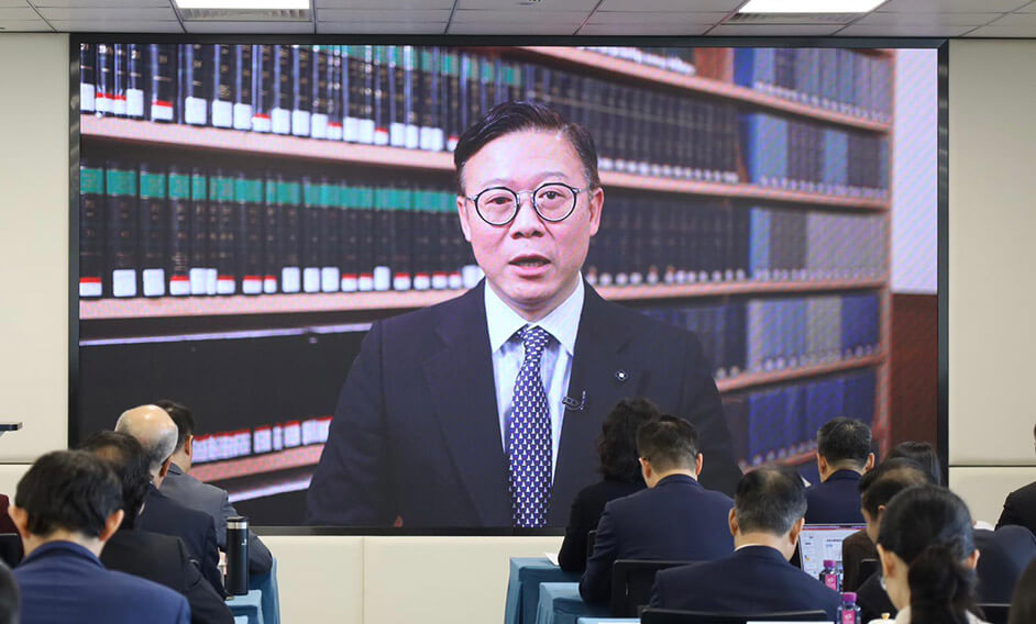 DSJ speaks at exchange seminar on development of legal profession and arbitration industry in building foreign-related rule of law