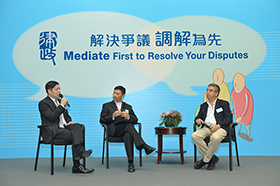 Mr Cheng Kar Shing Peter, Executive Director of New World China Land Limited (right) and Dr Boby Chan, Chairman & Managing Director of Moiselle International Holdings Limited (left) and Professor Raymond Leung, member of the Steering Committee on Mediation (middle) shared with the attendees their experience on using mediation to resolve disputes.