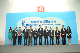 The Secretary for Justice, Mr Rimsky Yuen, SC and Ms Nancy Leung with representatives from organisations supporting the “Mediate First” Pledge in 2013.4