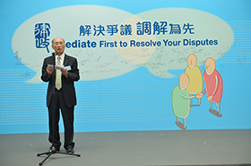 陈炳焕先生，银紫荆星章，太平绅士，公众教育及宣传委员会主席为在2013年7月18日举办的“调解为先”承诺书 招待会作主席致词。