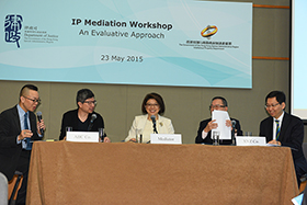 Mock Mediation Session participated by Mr Kenny Wong (from left), Dr Toby Chan, Ms Winnie Tam, SC, Dr Jackson Chan and Mr Anthony Tong at the IP Mediation Workshop on 23 May 2015.