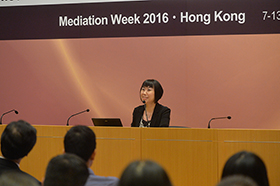 Ms April Lam, Senior Mediation Affairs Officer of the Judiciary and Member of the Public Education and Publicity Sub-committee, speaks at the seminar.