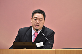 钟建生先生，深圳市国际贸易促进委员会／深圳商事法律服务调解中心主任在研讨会上发表演讲。