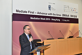 Mr Francis Law, Co-chairman of CCPIT-HKMC Joint Mediation Center speaks at the seminar.